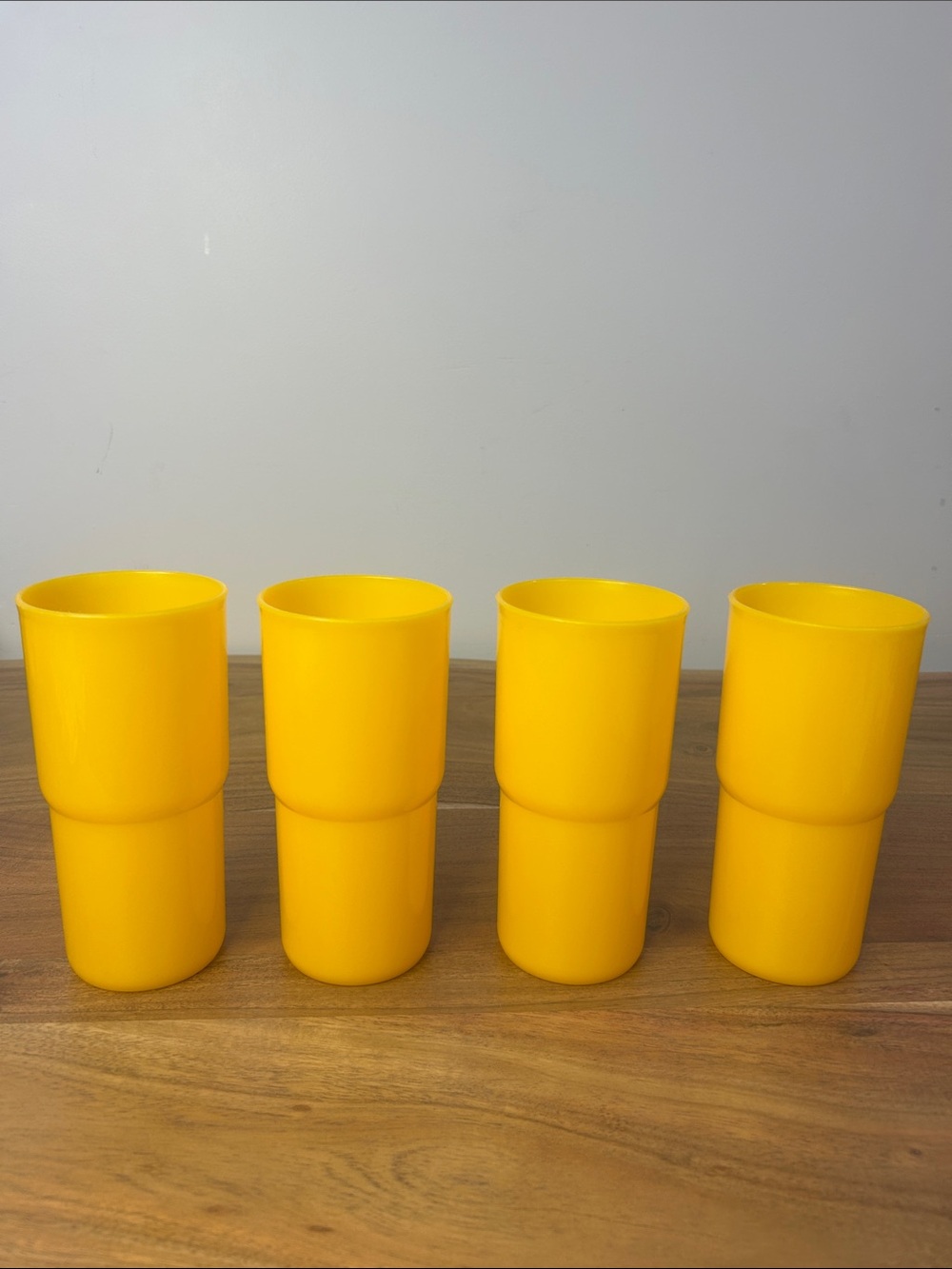 Tupperware Golden Yellow 18 oz Stackable Tumblers Set of 4 #2413
